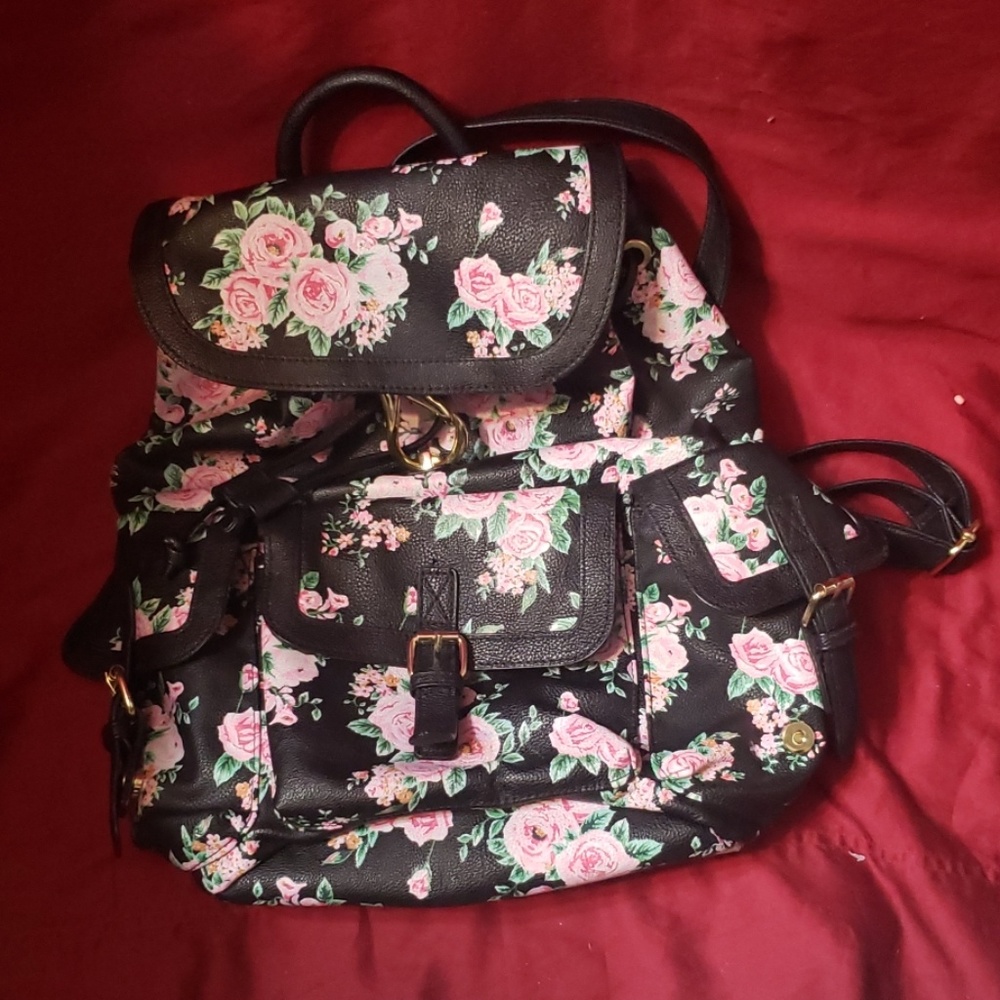 Womans small back pack ⭐NWOT⭐